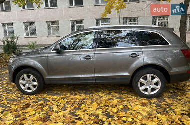 Позашляховик / Кросовер Audi Q7 2011 в 