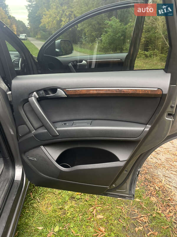 Внедорожник / Кроссовер Audi Q7 2011 в Нетешине