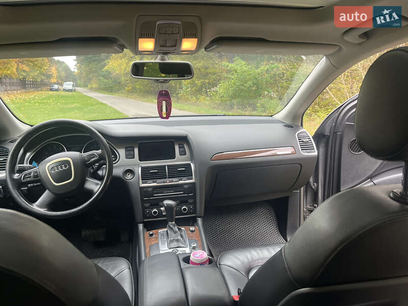 Внедорожник / Кроссовер Audi Q7 2011 в Нетешине