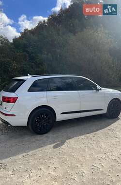 Внедорожник / Кроссовер Audi Q7 2017 в 