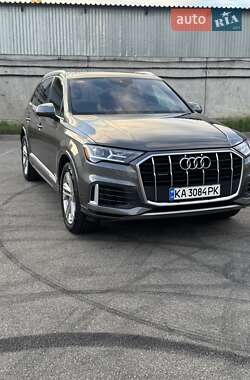 Позашляховик / Кросовер Audi Q7 2021 в 