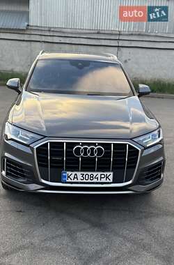 Позашляховик / Кросовер Audi Q7 2021 в 