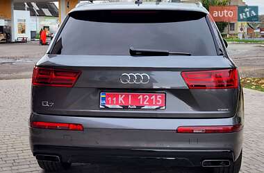 Позашляховик / Кросовер Audi Q7 2019 в 