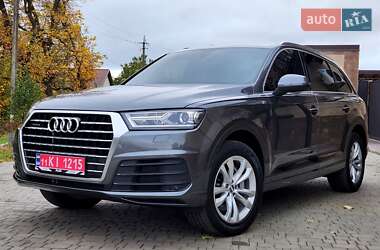 Позашляховик / Кросовер Audi Q7 2019 в 