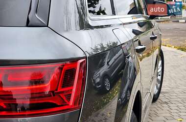 Позашляховик / Кросовер Audi Q7 2019 в 
