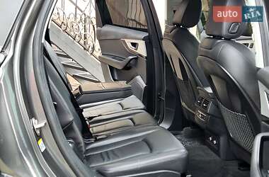 Позашляховик / Кросовер Audi Q7 2019 в 