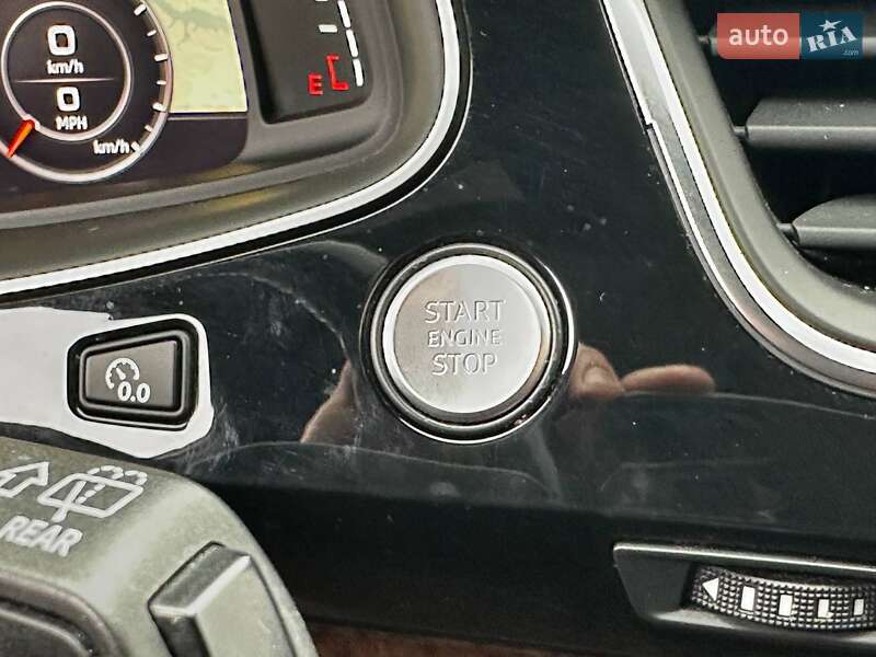 Позашляховик / Кросовер Audi Q7 2016 в Львові