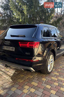Позашляховик / Кросовер Audi Q7 2017 в 