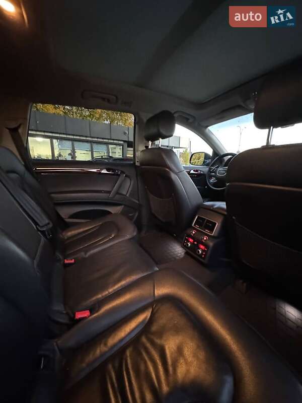 Позашляховик / Кросовер Audi Q7 2015 в Володимирі