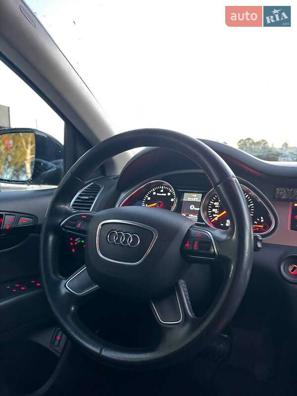 Позашляховик / Кросовер Audi Q7 2015 в Володимирі