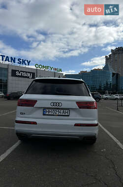 Позашляховик / Кросовер Audi Q7 2016 в 