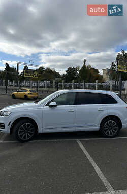 Позашляховик / Кросовер Audi Q7 2016 в 