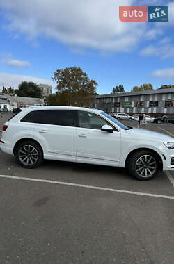 Позашляховик / Кросовер Audi Q7 2016 в 