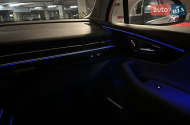 Позашляховик / Кросовер Audi Q7 2016 в 