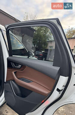 Позашляховик / Кросовер Audi Q7 2017 в  фото 18 Позашляховик / Кросовер Audi Q7 2017 в