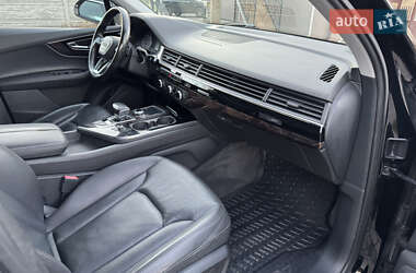 Позашляховик / Кросовер Audi Q7 2017 в 
