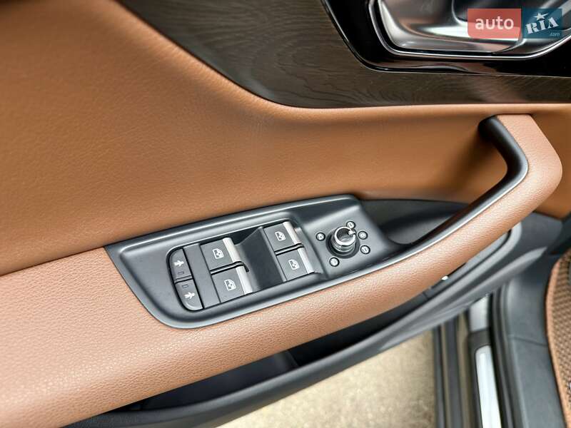 Позашляховик / Кросовер Audi Q7 2016 в Києві