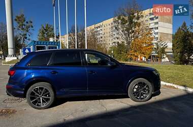 Внедорожник / Кроссовер Audi Q7 2021 в 