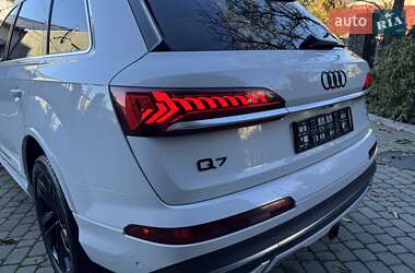 Внедорожник / Кроссовер Audi Q7 2021 в 
