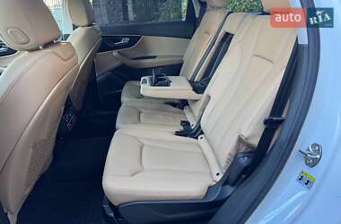 Внедорожник / Кроссовер Audi Q7 2021 в 