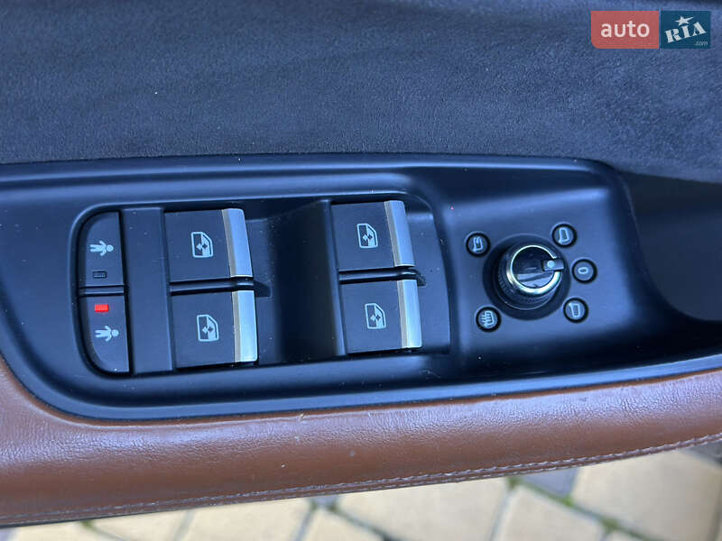 Внедорожник / Кроссовер Audi Q7 2015 в Могилев-Подольске