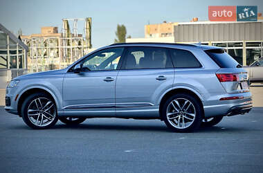 Позашляховик / Кросовер Audi Q7 2017 в  фото 8 Позашляховик / Кросовер Audi Q7 2017 в