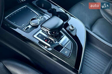 Позашляховик / Кросовер Audi Q7 2017 в  фото 27 Позашляховик / Кросовер Audi Q7 2017 в