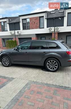 Позашляховик / Кросовер Audi Q7 2017 в Чернівцях