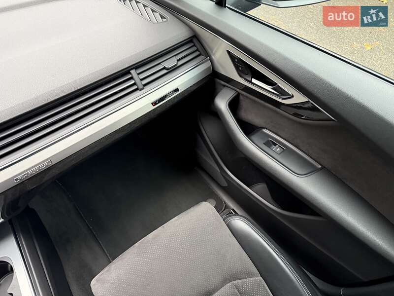 Позашляховик / Кросовер Audi Q7 2018 в Києві