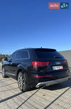 Внедорожник / Кроссовер Audi Q7 2017 в 