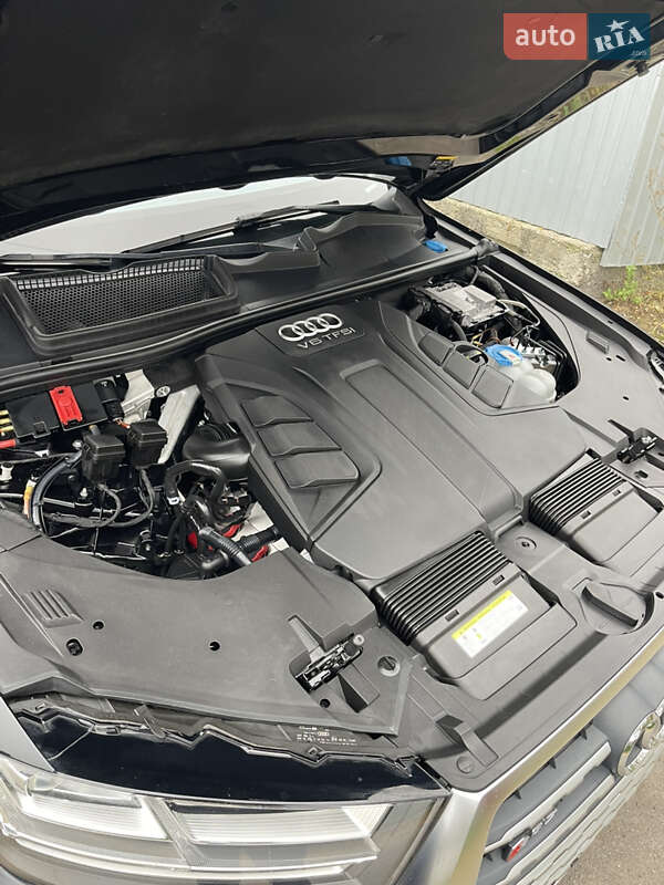Внедорожник / Кроссовер Audi Q7 2016 в Киеве