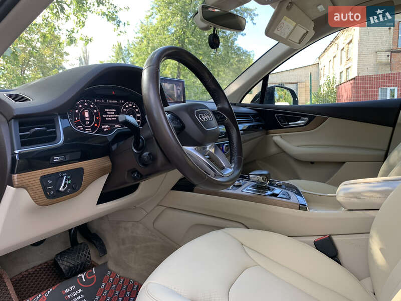 Внедорожник / Кроссовер Audi Q7 2016 в Киеве