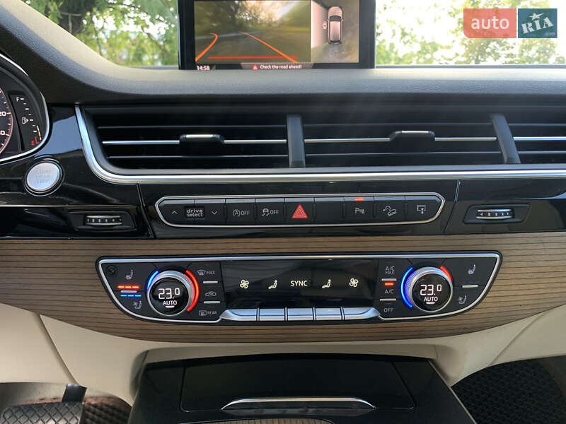 Внедорожник / Кроссовер Audi Q7 2016 в Киеве