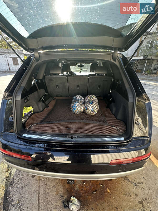 Позашляховик / Кросовер Audi Q7 2017 в Запоріжжі