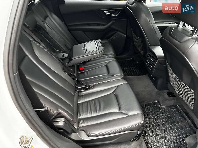 Внедорожник / Кроссовер Audi Q7 2016 в Киеве