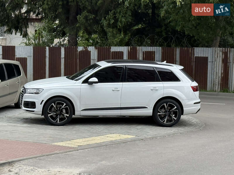 Позашляховик / Кросовер Audi Q7 2016 в Львові