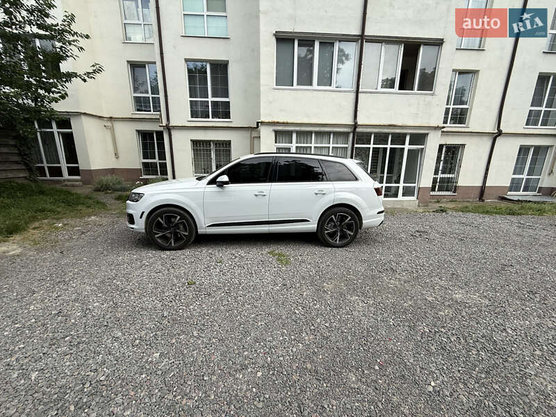 Позашляховик / Кросовер Audi Q7 2016 в Львові