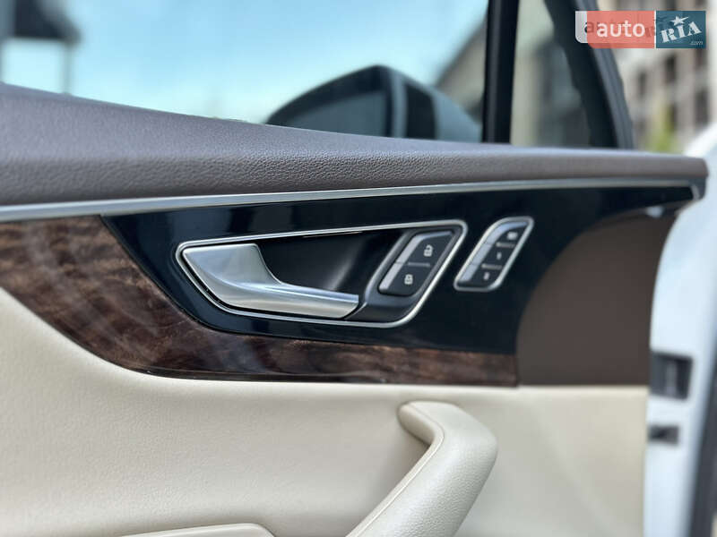 Позашляховик / Кросовер Audi Q7 2016 в Львові