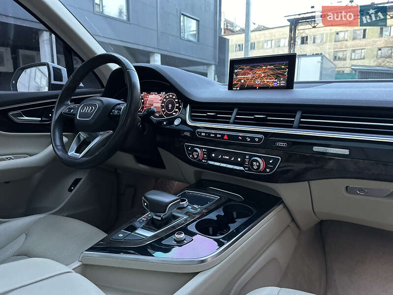 Позашляховик / Кросовер Audi Q7 2016 в Львові
