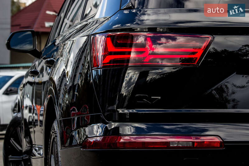 Позашляховик / Кросовер Audi Q7 2017 в Львові