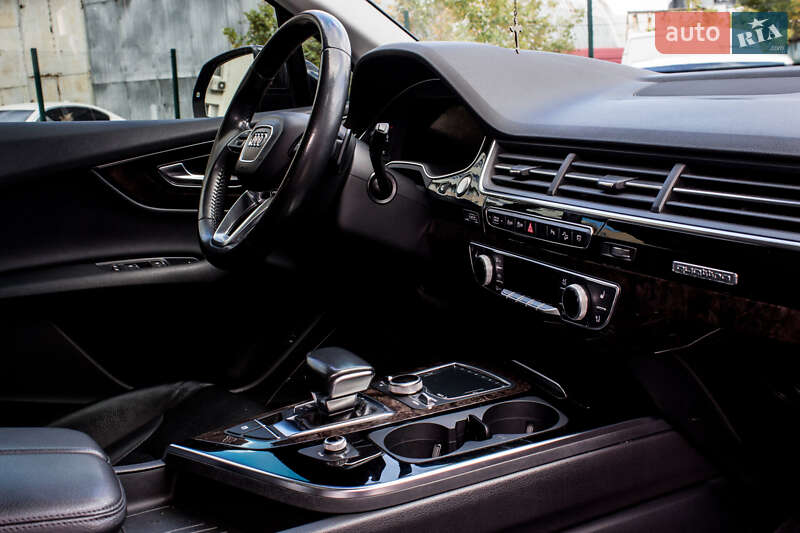 Позашляховик / Кросовер Audi Q7 2017 в Львові