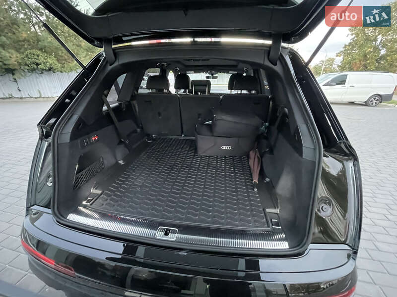 Позашляховик / Кросовер Audi Q7 2024 в Ужгороді