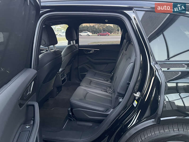 Позашляховик / Кросовер Audi Q7 2024 в Ужгороді