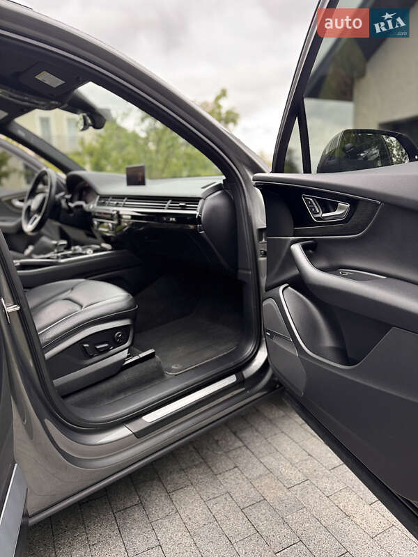 Внедорожник / Кроссовер Audi Q7 2017 в Богородчанах