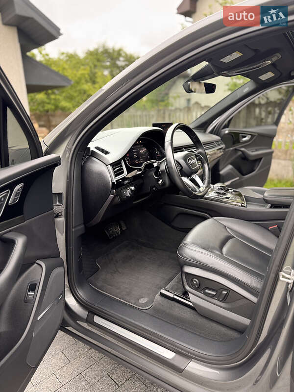 Внедорожник / Кроссовер Audi Q7 2017 в Богородчанах