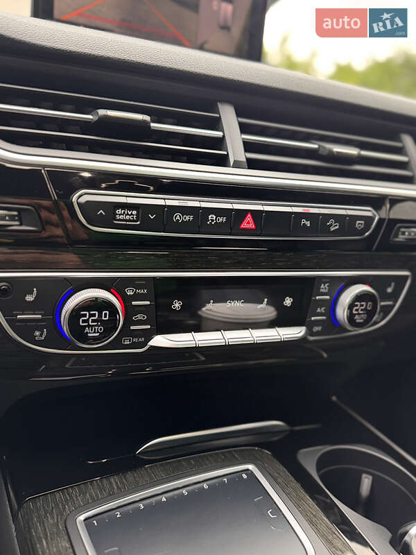 Внедорожник / Кроссовер Audi Q7 2017 в Богородчанах