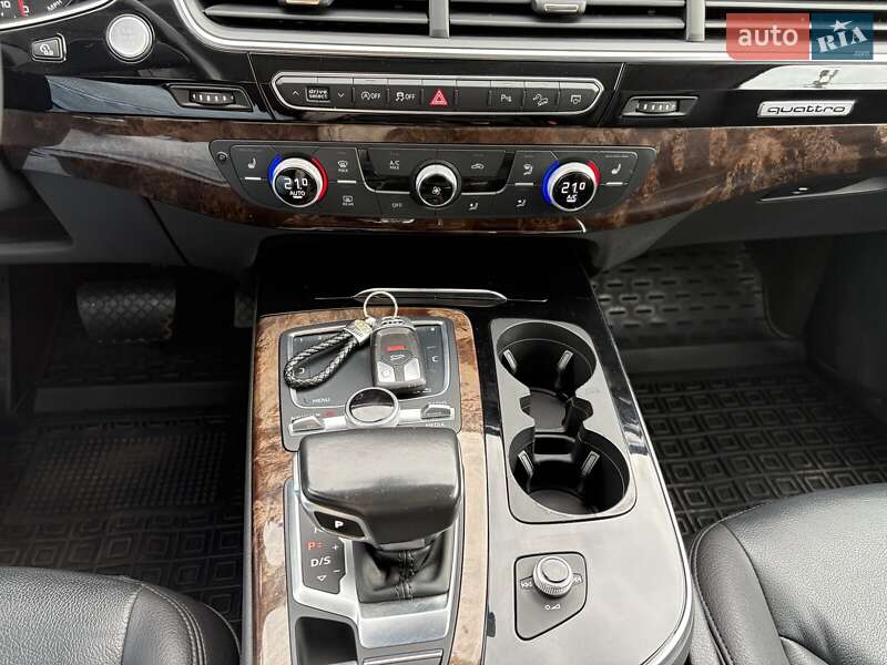Позашляховик / Кросовер Audi Q7 2018 в Луцьку