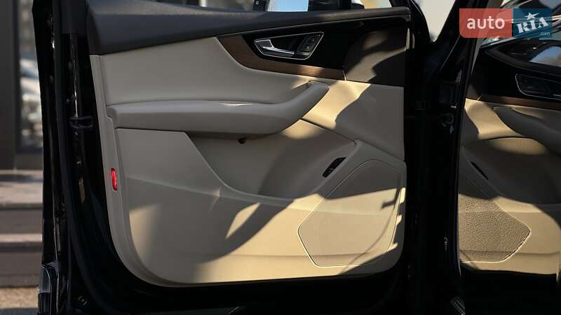 Позашляховик / Кросовер Audi Q7 2016 в Києві