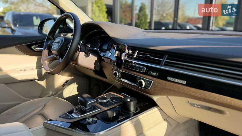 Позашляховик / Кросовер Audi Q7 2016 в Києві