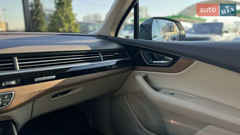 Позашляховик / Кросовер Audi Q7 2016 в Києві